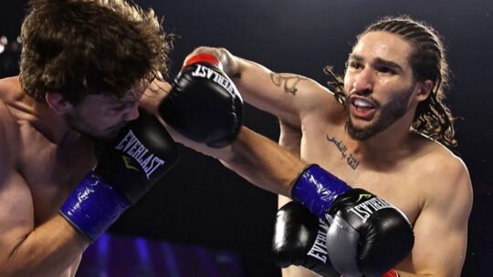 Ali Walsh the grandson of "best heavyweight boxer" Muhammad Ali, defeats Jordan