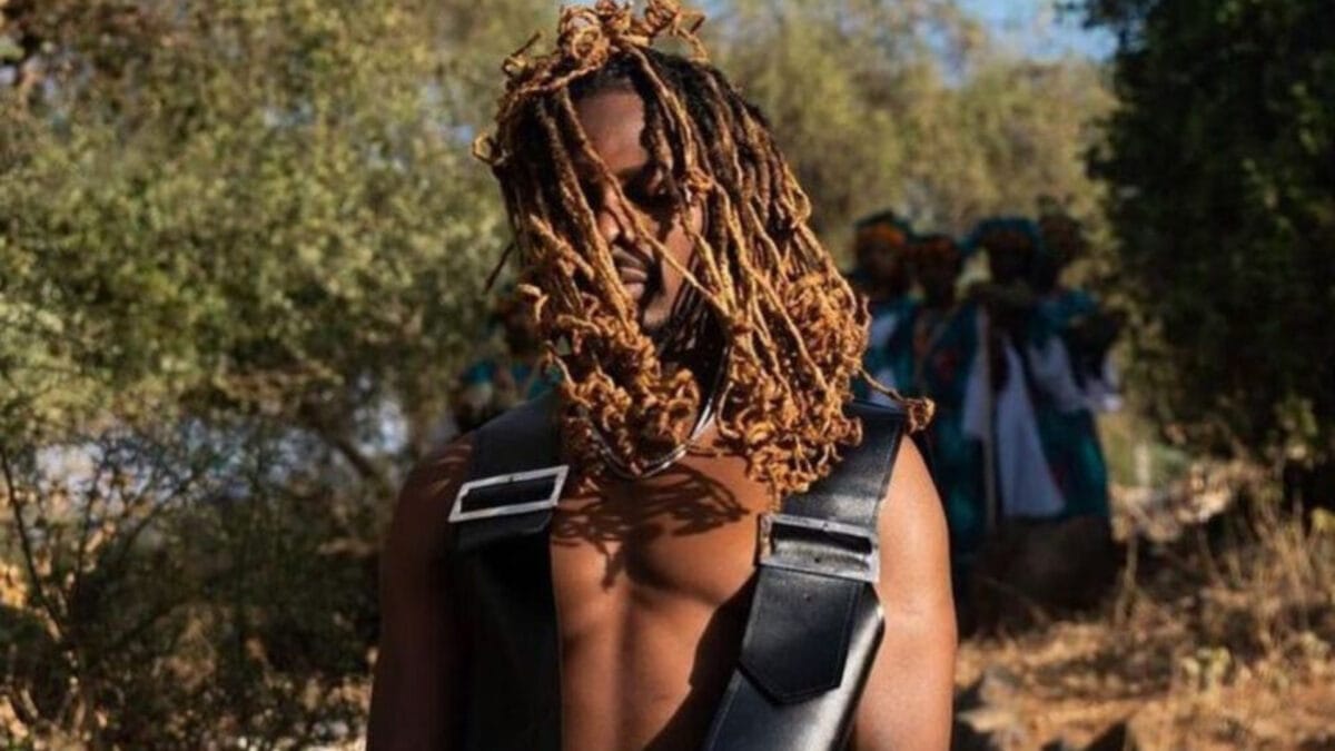 In “YOGA” ASAKE Séga